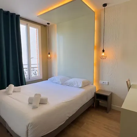 Alma Hotell Courbevoie