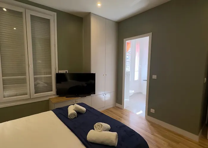 Alma Otel Courbevoie