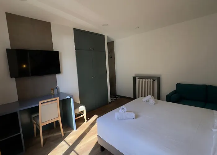 Alma Otel Courbevoie